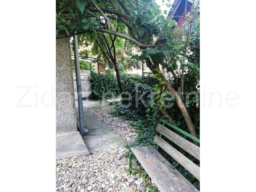 Будинок, 1313 м², 95 000$ — FAKTOR